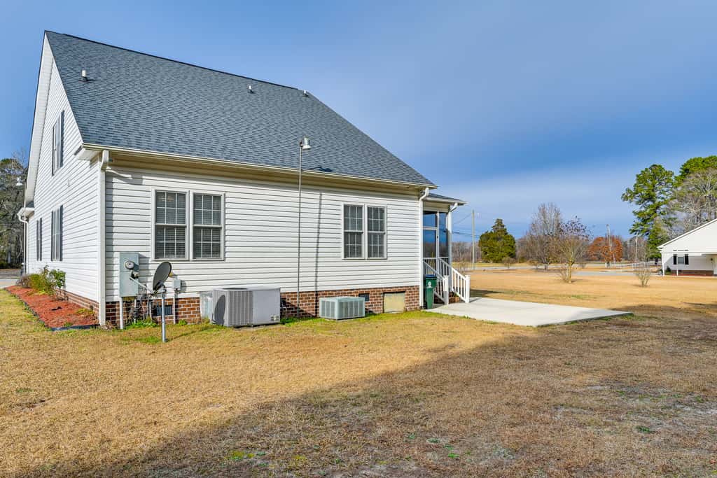9 Mi to Dtwn: Greenville Home w/ Screened Patio!