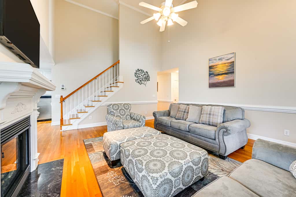 9 Mi to Dtwn: Greenville Home w/ Screened Patio!