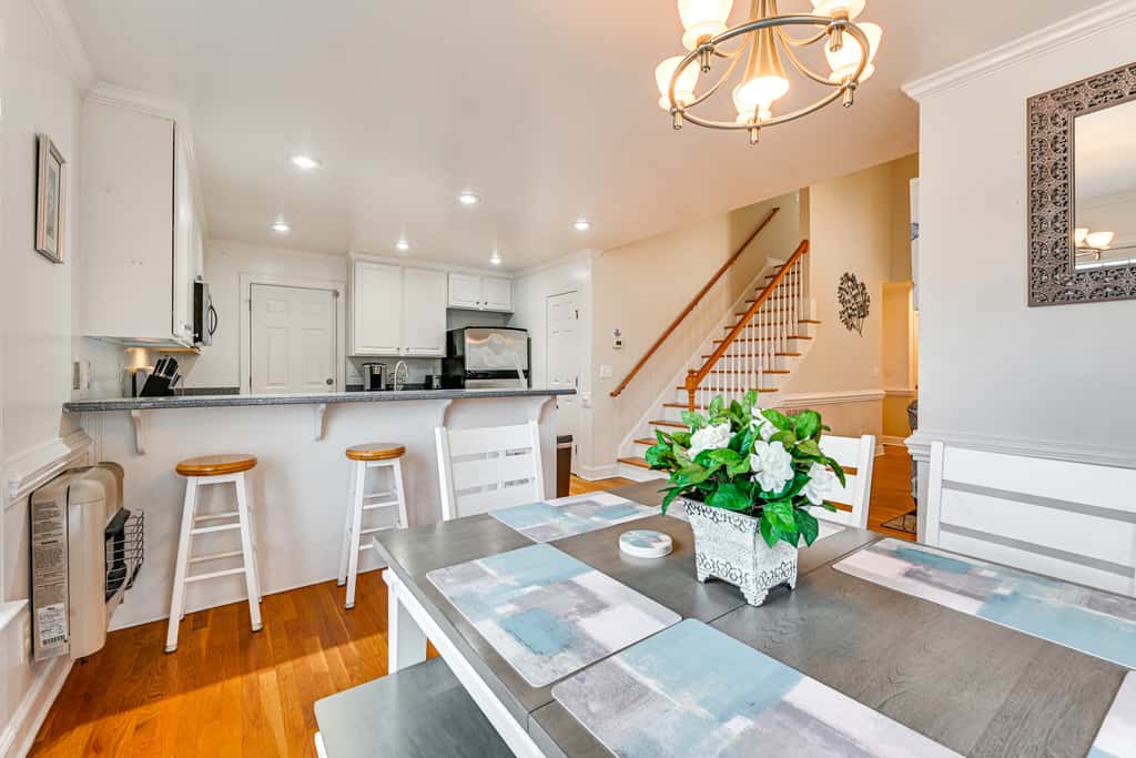 9 Mi to Dtwn: Greenville Home w/ Screened Patio!