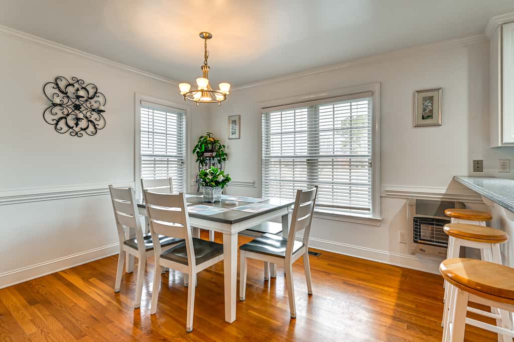 9 Mi to Dtwn: Greenville Home w/ Screened Patio!