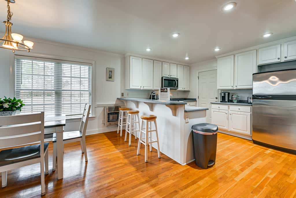 9 Mi to Dtwn: Greenville Home w/ Screened Patio!