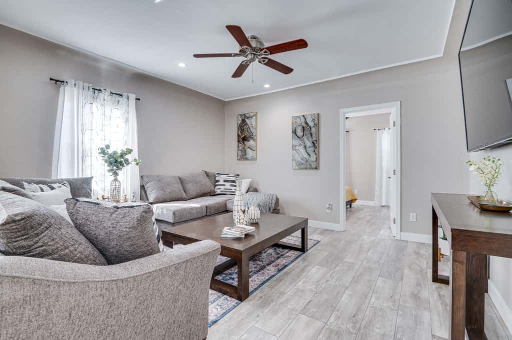 7 Mi to Downtown: East Los Angeles Apartment