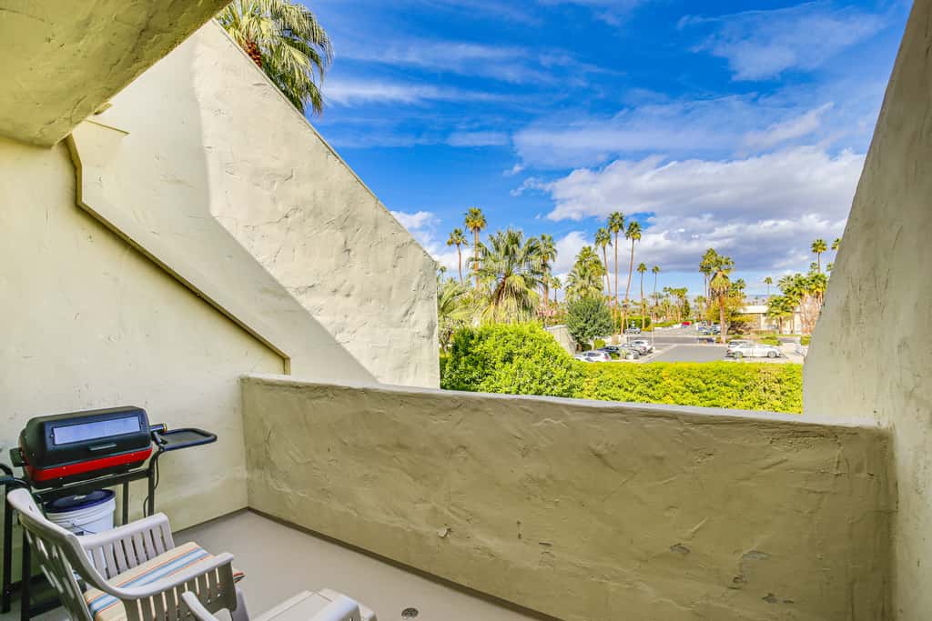 3 Mi to Dtwn Palm Springs: Condo w/ Pool Access!