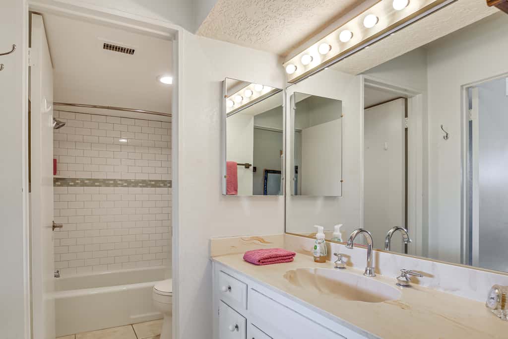 3 Mi to Dtwn Palm Springs: Condo w/ Pool Access!