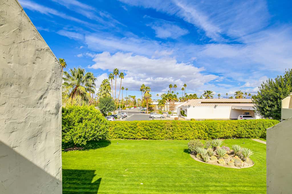 3 Mi to Dtwn Palm Springs: Condo w/ Pool Access!