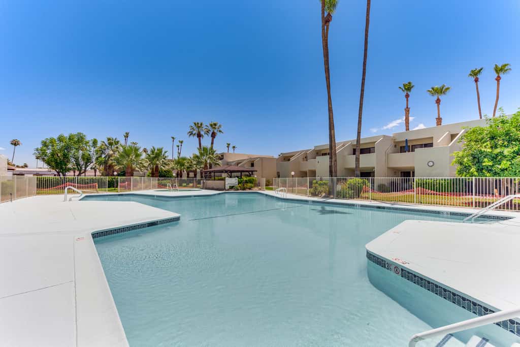 3 Mi to Dtwn Palm Springs: Condo w/ Pool Access!