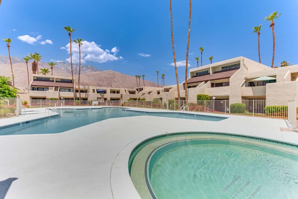 3 Mi to Dtwn Palm Springs: Condo w/ Pool Access!
