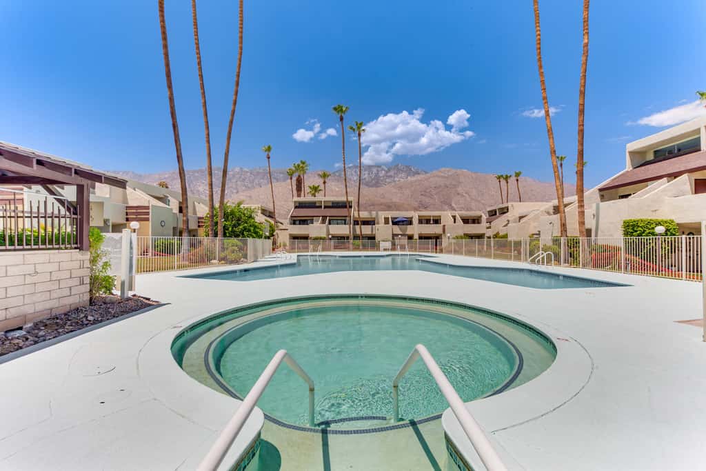 3 Mi to Dtwn Palm Springs: Condo w/ Pool Access!