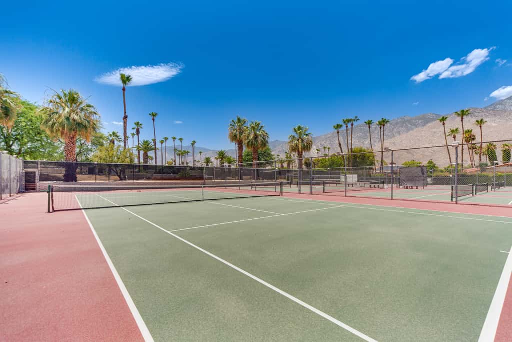 3 Mi to Dtwn Palm Springs: Condo w/ Pool Access!