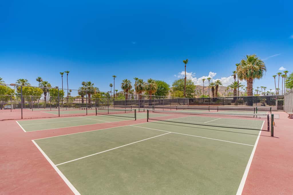 3 Mi to Dtwn Palm Springs: Condo w/ Pool Access!