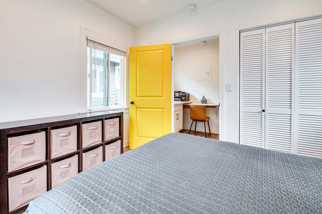 Home 1 Mi to DTLA: Room to Work & Relax!