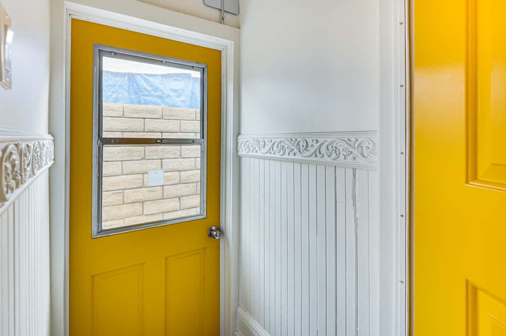 Home 1 Mi to DTLA: Room to Work & Relax!