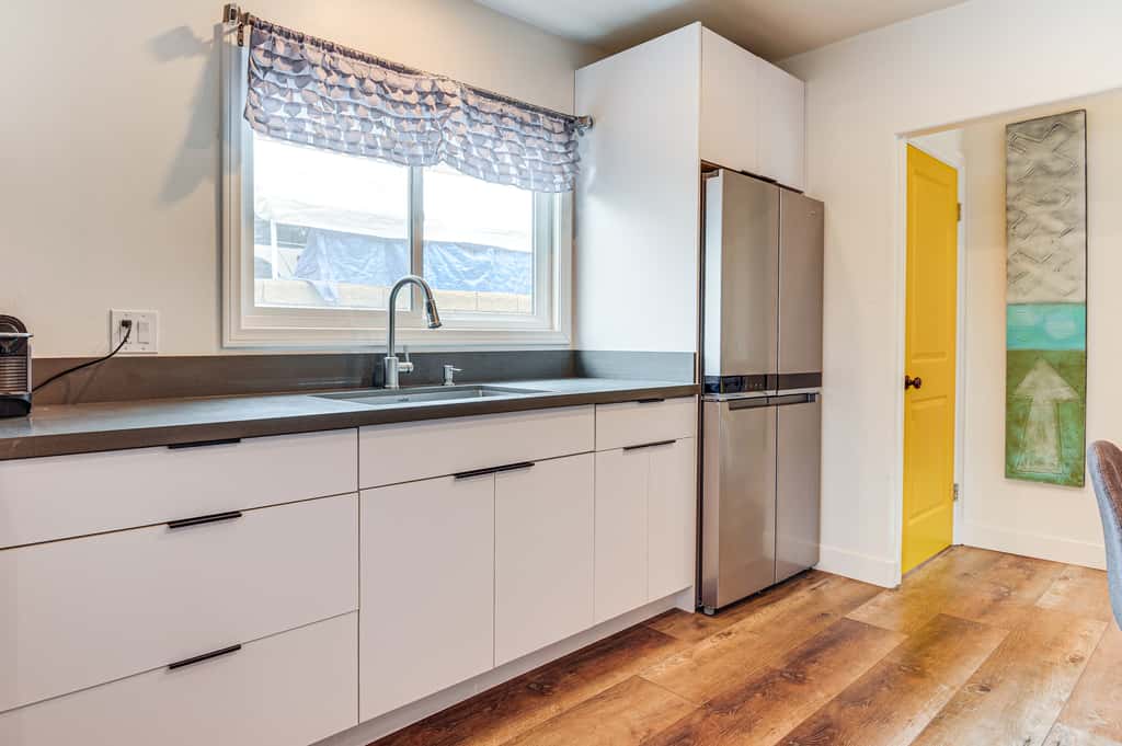 Home 1 Mi to DTLA: Room to Work & Relax!