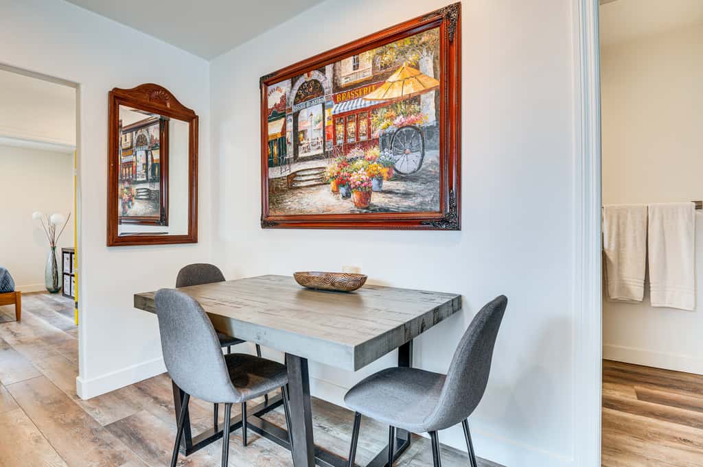 Home 1 Mi to DTLA: Room to Work & Relax!