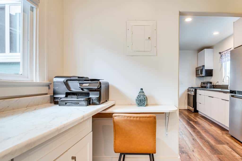 Home 1 Mi to DTLA: Room to Work & Relax!