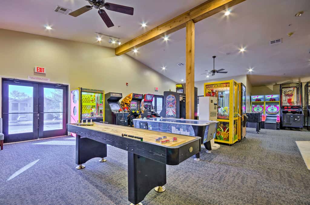 Game & Movie Rooms! Unit 4 Mi to Branson Landing