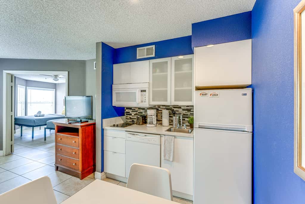 2 Mi to Disney: Resort Condo w/ Pool Access