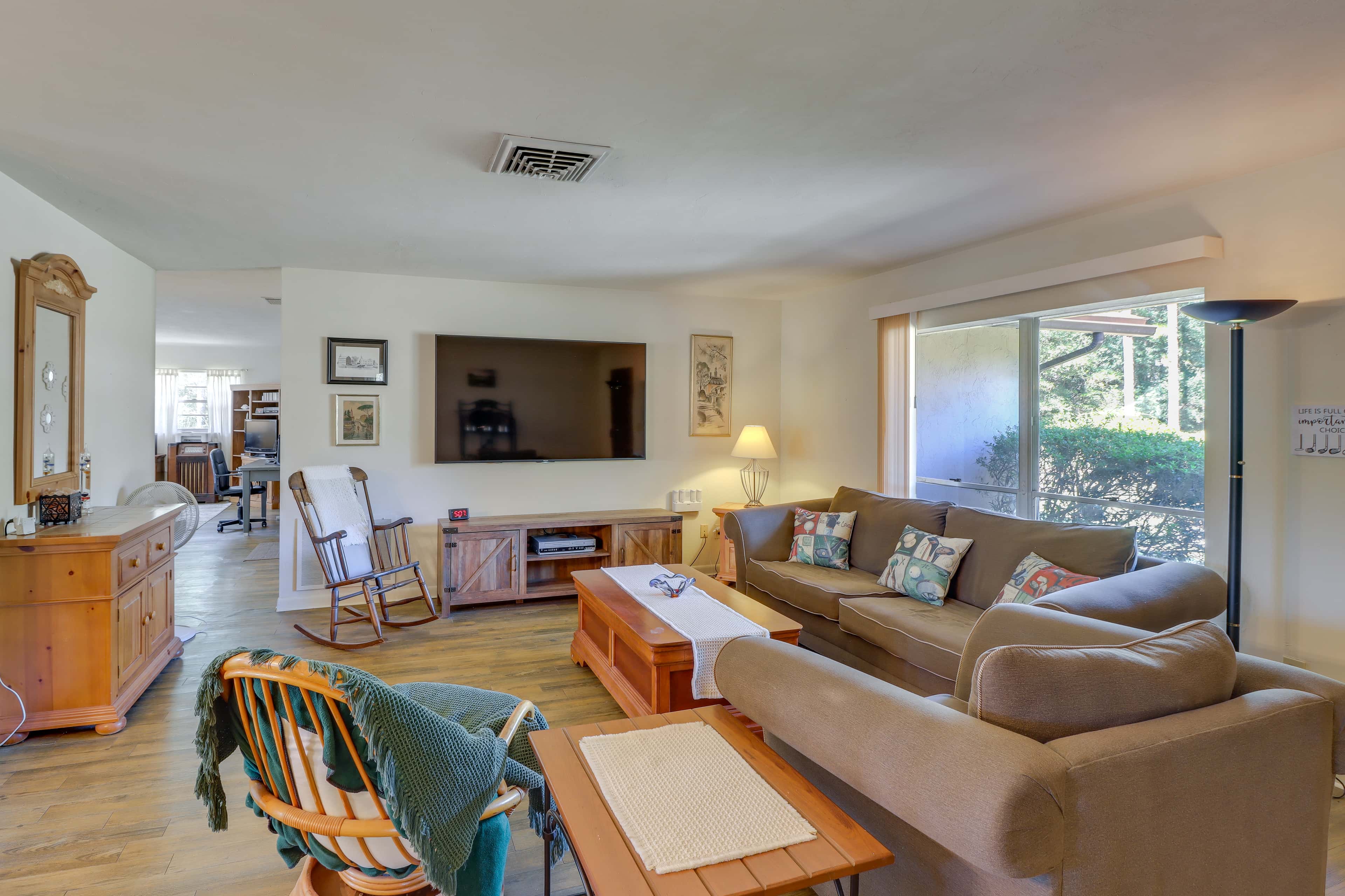 2 Mi to Rainbow River: Home in Dunnellon