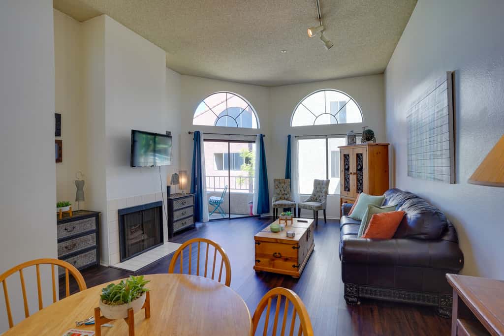 1 Mi to the Ocean: Long Beach Condo w/ Pool Access