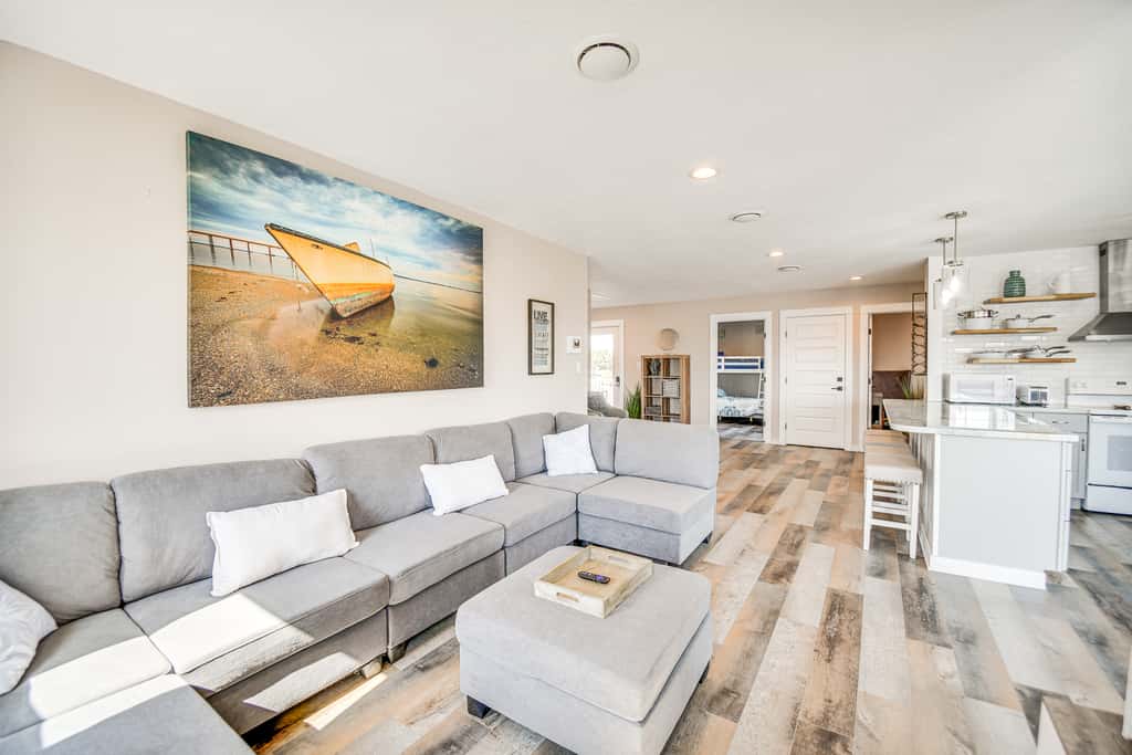 Bright Kitty Hawk Home w/ Hot Tub, Walk to Beach!