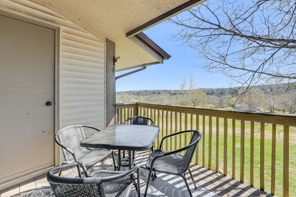 5 Mi to Strip! Pointe Royale Condo w/ Indoor Pool