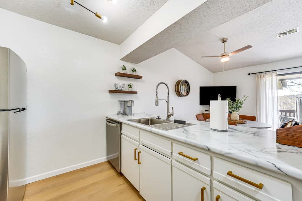 5 Mi to Strip! Pointe Royale Condo w/ Indoor Pool