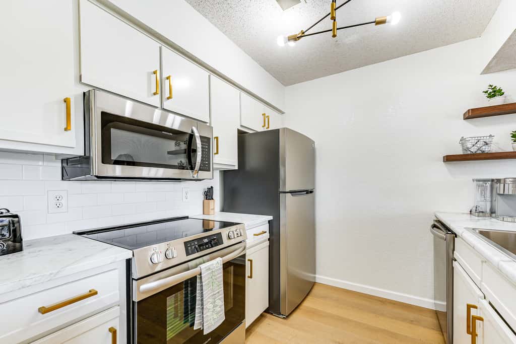 5 Mi to Strip! Pointe Royale Condo w/ Indoor Pool