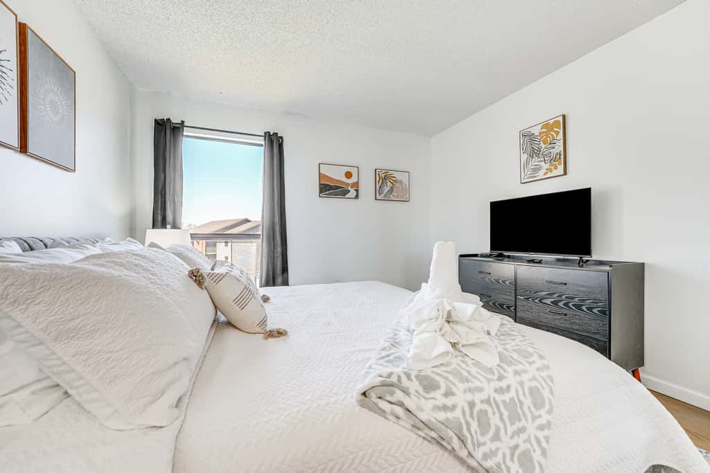 5 Mi to Strip! Pointe Royale Condo w/ Indoor Pool