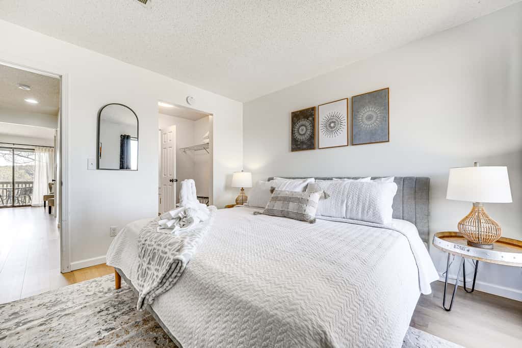 5 Mi to Strip! Pointe Royale Condo w/ Indoor Pool