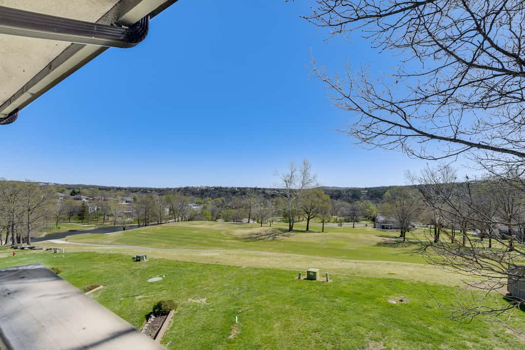 5 Mi to Strip! Pointe Royale Condo w/ Indoor Pool