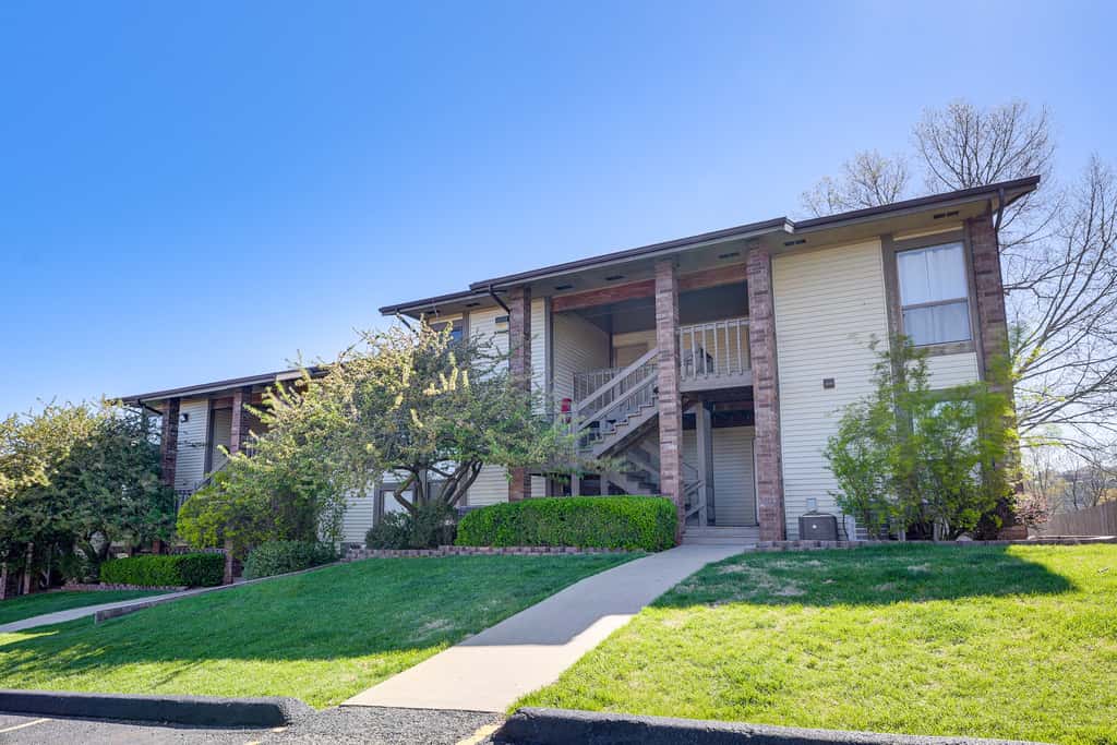 5 Mi to Strip! Pointe Royale Condo w/ Indoor Pool