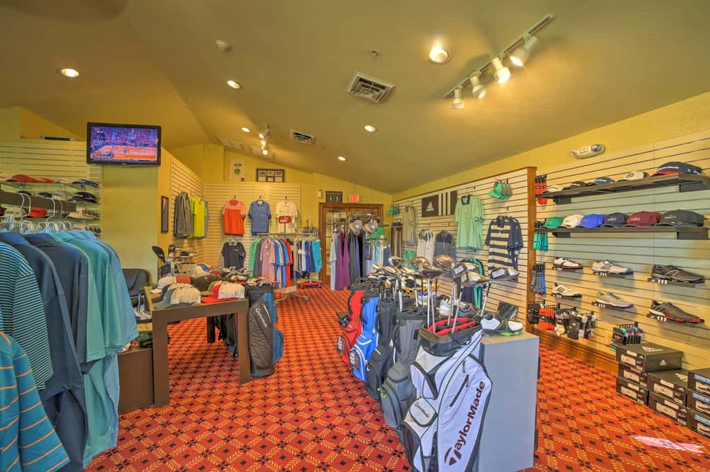 5 Mi to Strip! Pointe Royale Condo w/ Indoor Pool