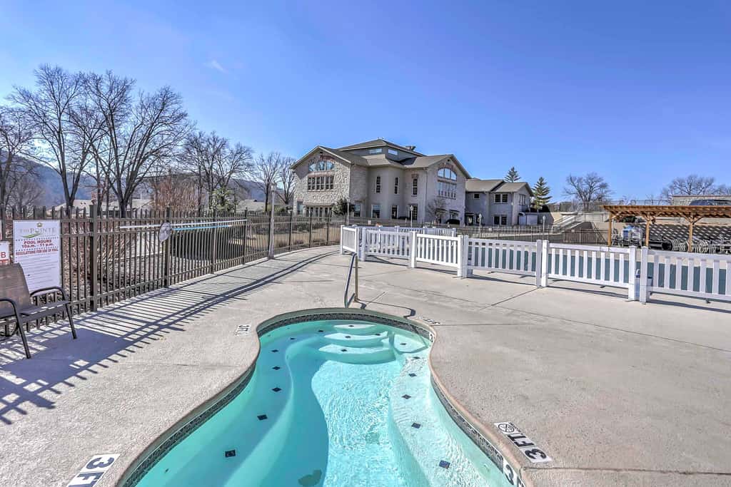 5 Mi to Strip! Pointe Royale Condo w/ Indoor Pool