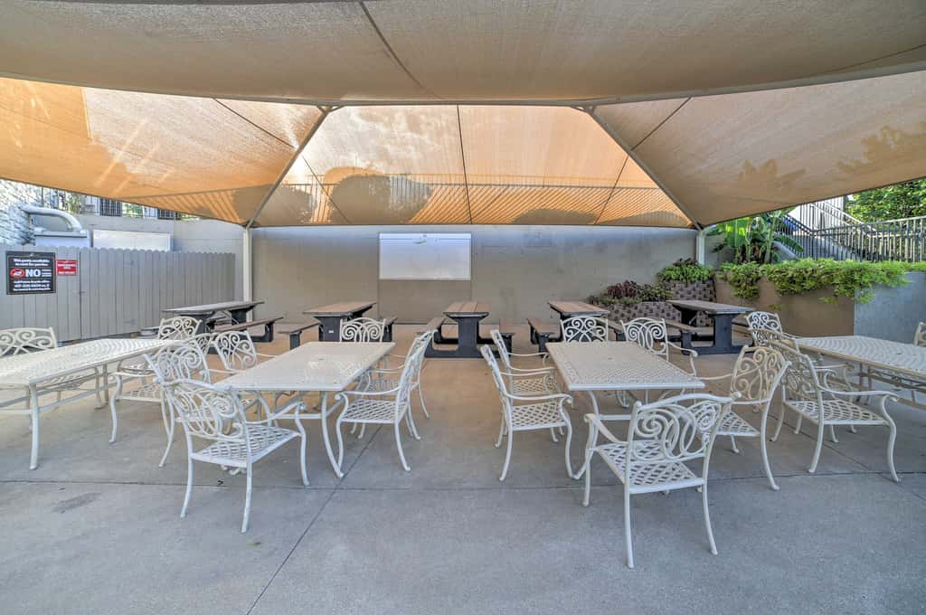 5 Mi to Strip! Pointe Royale Condo w/ Indoor Pool