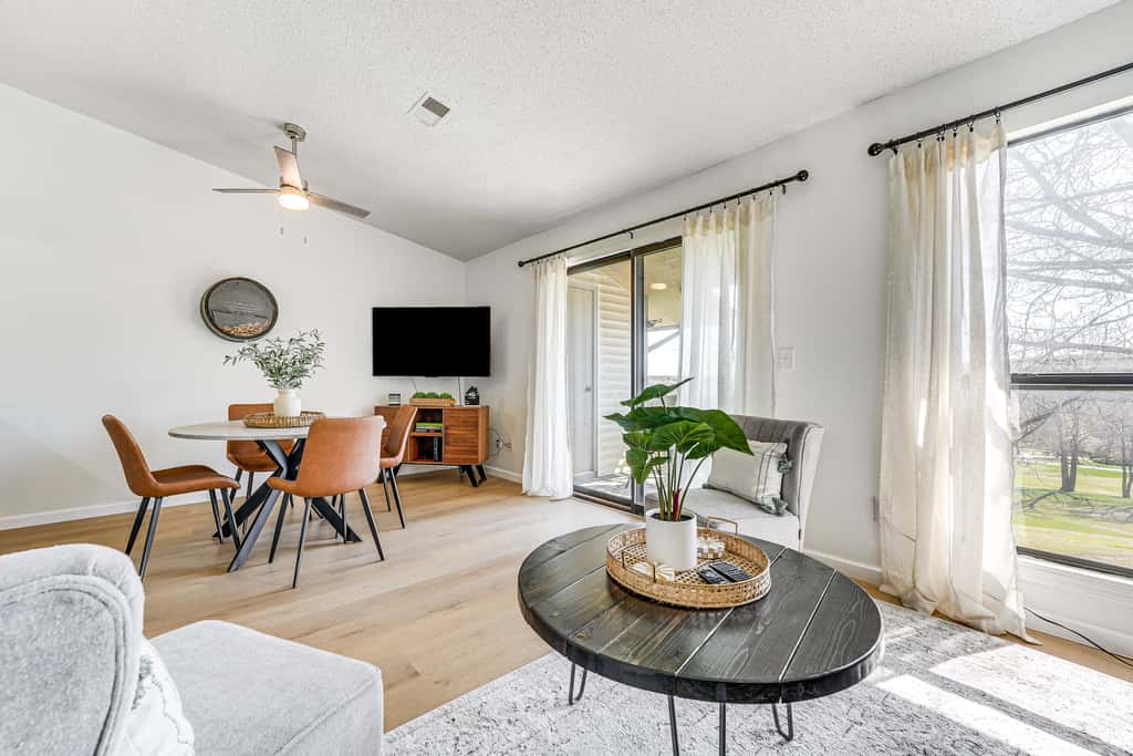 5 Mi to Strip! Pointe Royale Condo w/ Indoor Pool