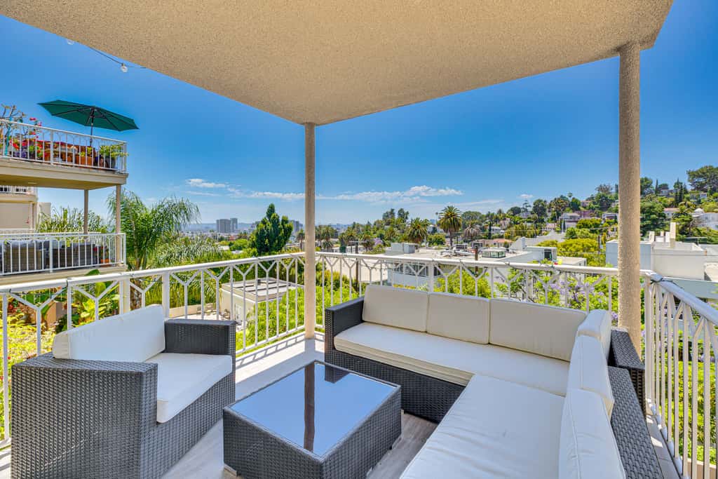 2 Mi to Hollywood: Condo w/ Pool & Hot Tub Access