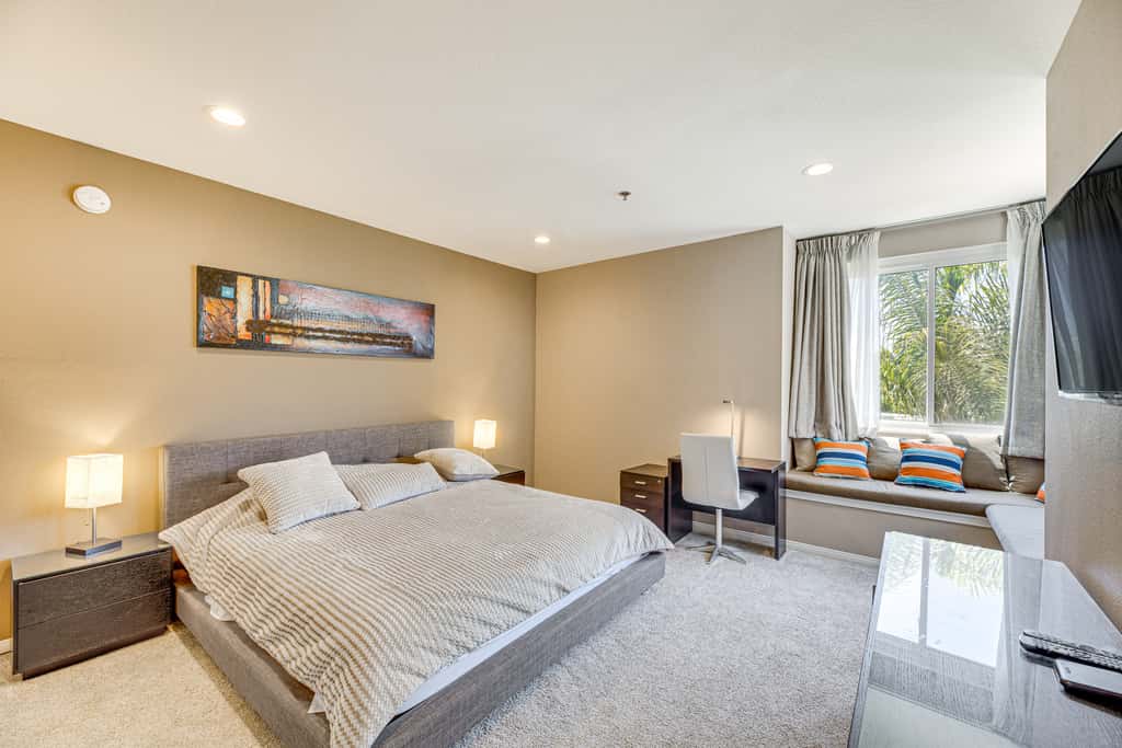 2 Mi to Hollywood: Condo w/ Pool & Hot Tub Access