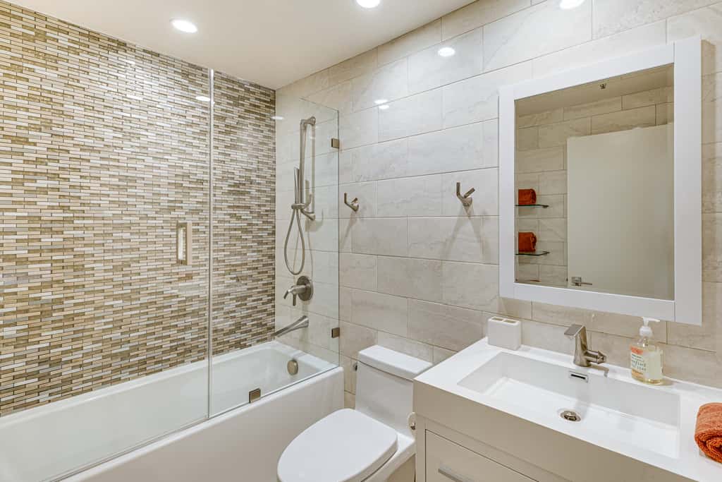 2 Mi to Hollywood: Condo w/ Pool & Hot Tub Access