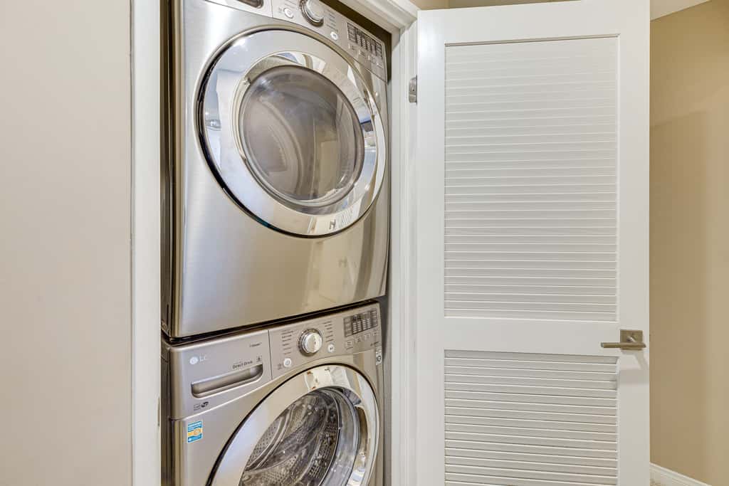 2 Mi to Hollywood: Condo w/ Pool & Hot Tub Access