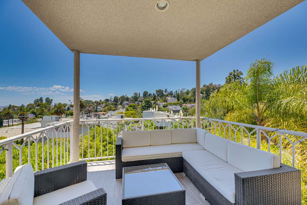 2 Mi to Hollywood: Condo w/ Pool & Hot Tub Access