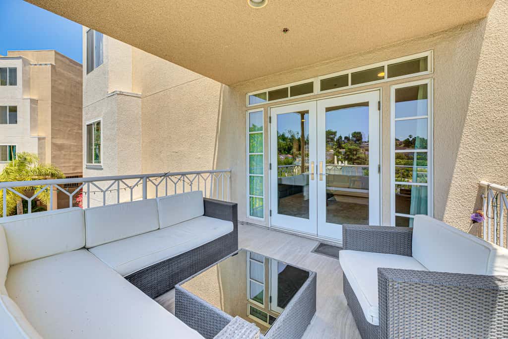 2 Mi to Hollywood: Condo w/ Pool & Hot Tub Access