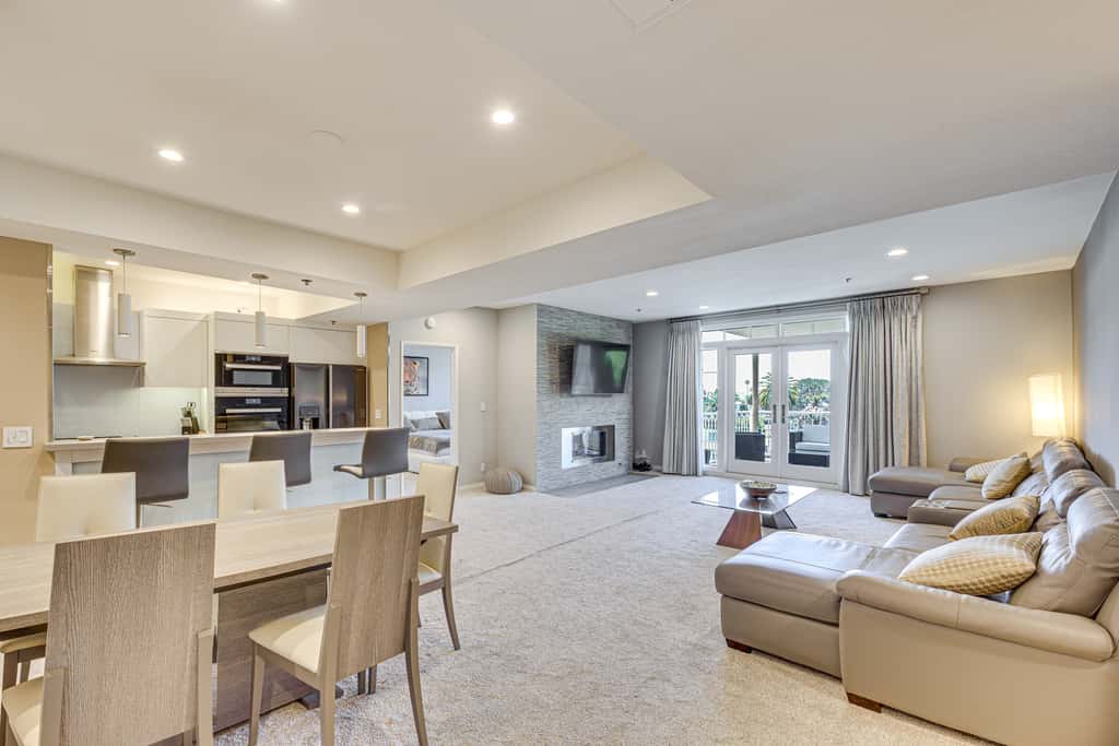 2 Mi to Hollywood: Condo w/ Pool & Hot Tub Access