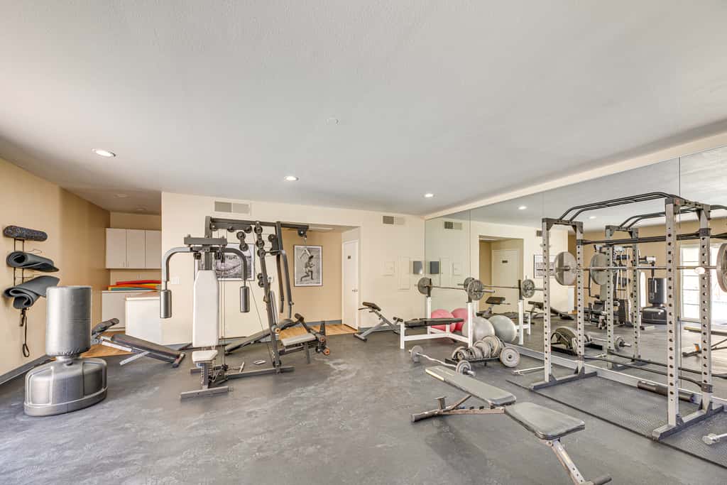 2 Mi to Hollywood: Condo w/ Pool & Hot Tub Access