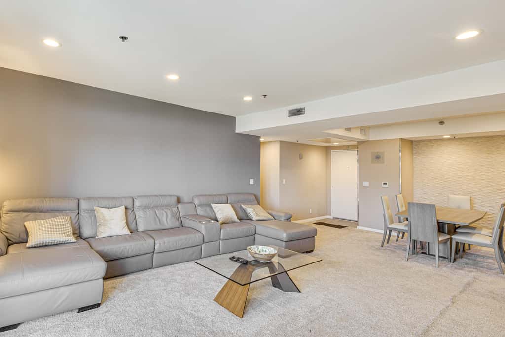2 Mi to Hollywood: Condo w/ Pool & Hot Tub Access