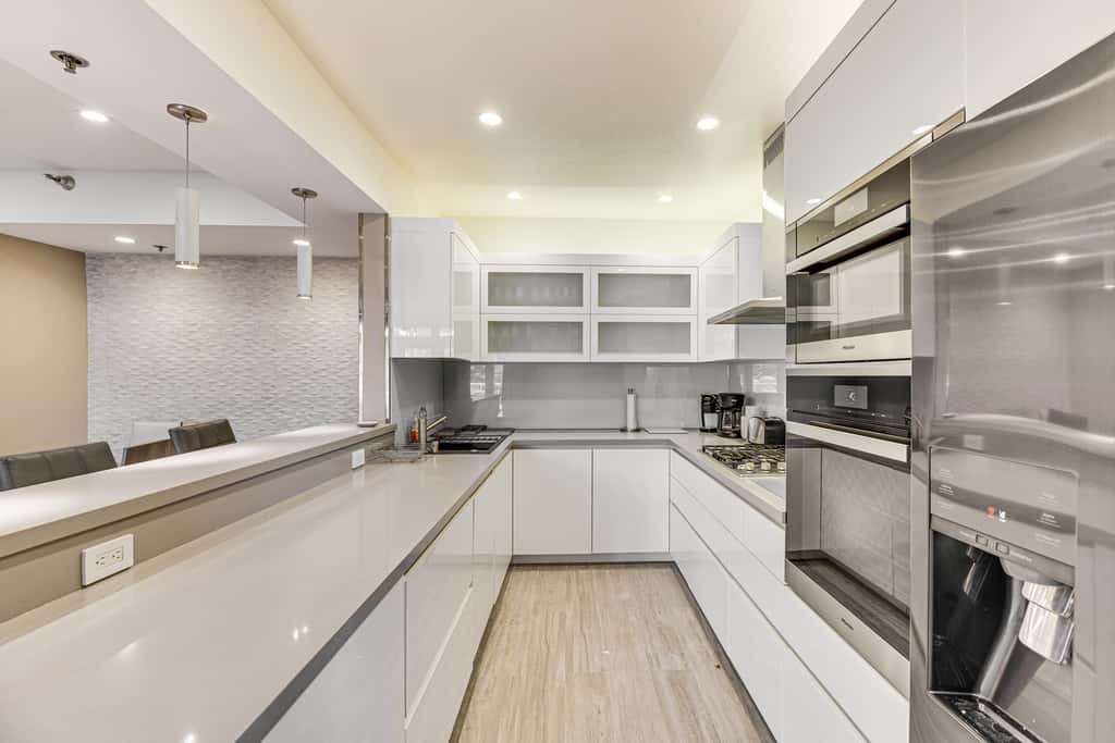2 Mi to Hollywood: Condo w/ Pool & Hot Tub Access