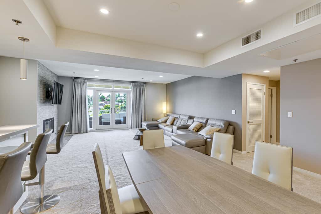 2 Mi to Hollywood: Condo w/ Pool & Hot Tub Access