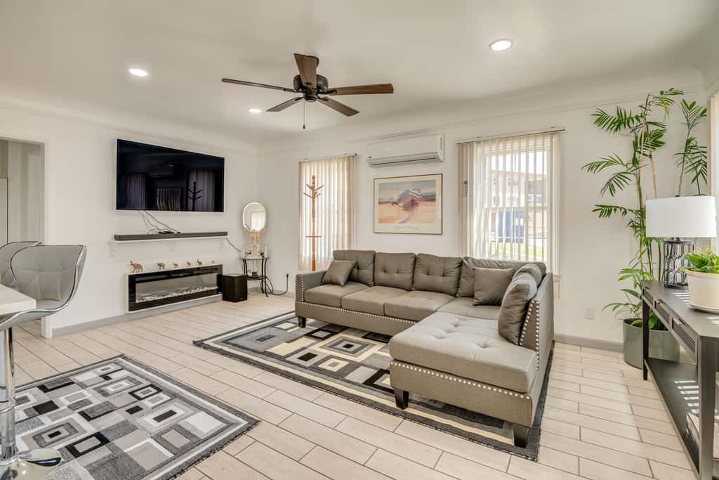 2 Mi to SoFi Stadium: Updated Inglewood Home!