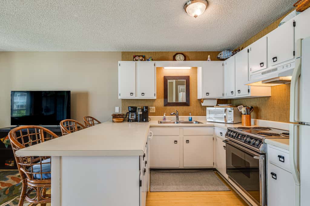 Emerald Isle Condo Near Beach w/ Screened Porch!