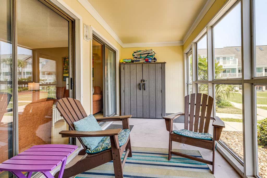 Emerald Isle Condo Near Beach w/ Screened Porch!