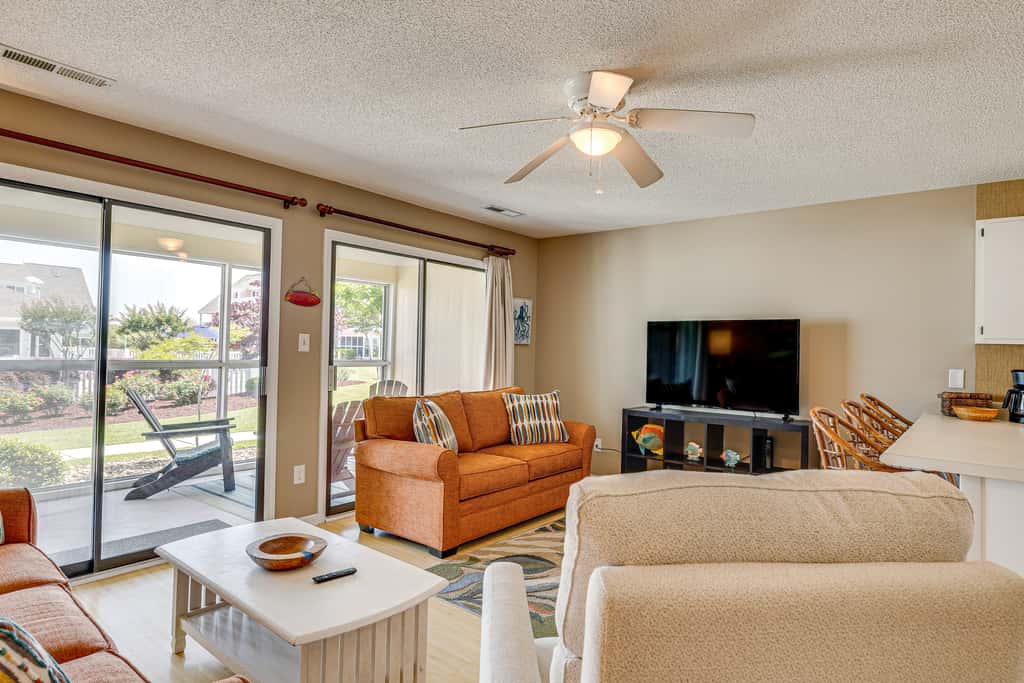 Emerald Isle Condo Near Beach w/ Screened Porch!